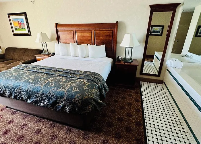 Hamilton Inn Select Beachfront Mackinaw City