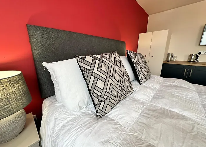 The Prince Albert Pub & Hotel With Onsite Free Parking 2 Minutes From Legoland