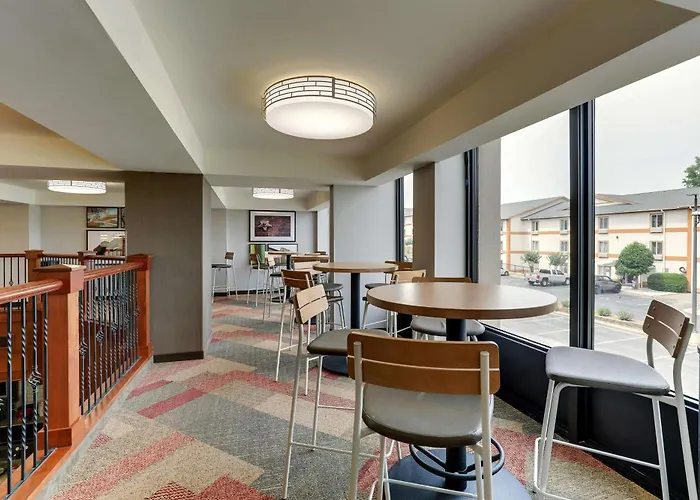 Drury Inn & Suites Birmingham Lakeshore Drive