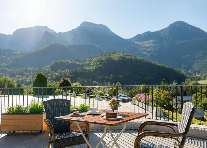 Hotel Hanauerlehen - Ruhige & Zentrale Top-Lage - Mit Schwimmbad, Sauna, Parkplaetze & Cafe - Bayerischer Familienbetrieb