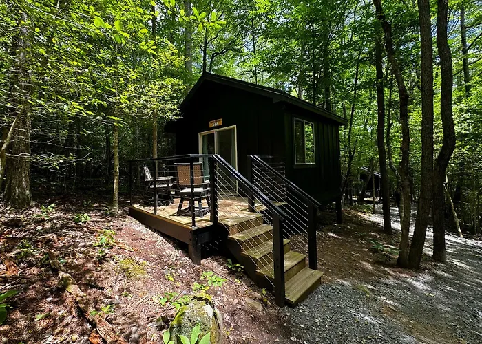 Couples Glamping Cabin-Bearly Behaving At Valley Bear Farms Resort