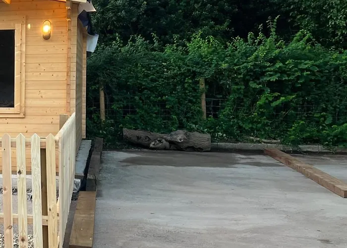 Oak Tree Cabin