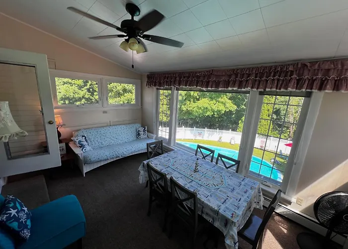 Claddagh Motel & Suites