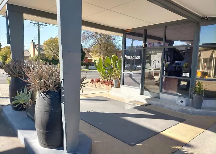 Country Motor Inn