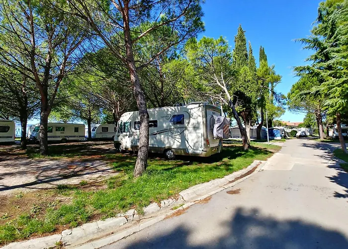Camping Adria Ankaran - Pitches