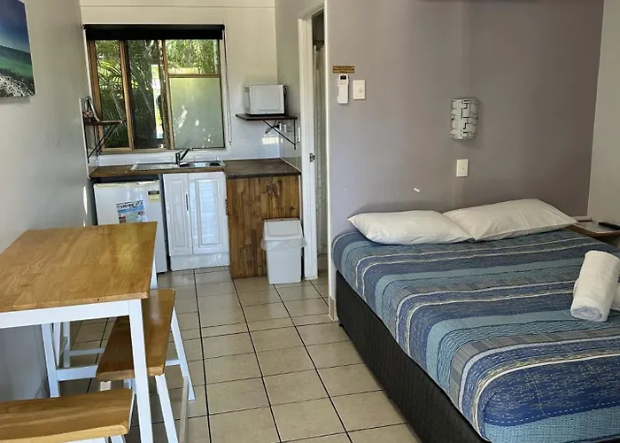 Cool Palms Motel