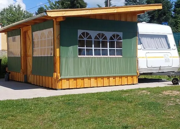 GyenesCamping Wohnwagen Knaus 1 Rechts