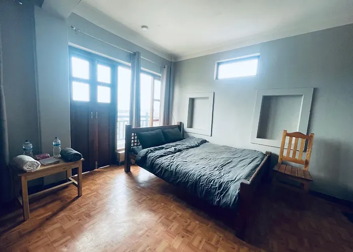Pasne Aajako Hotel