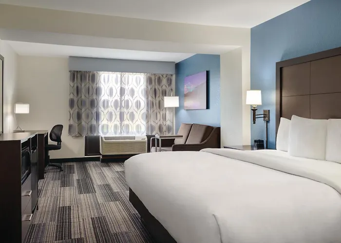 La Quinta Inn & Suites By Wyndham Springfield Airport Rte 66