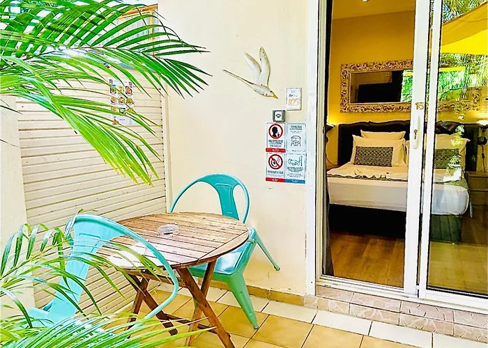 Hotel Coco Island