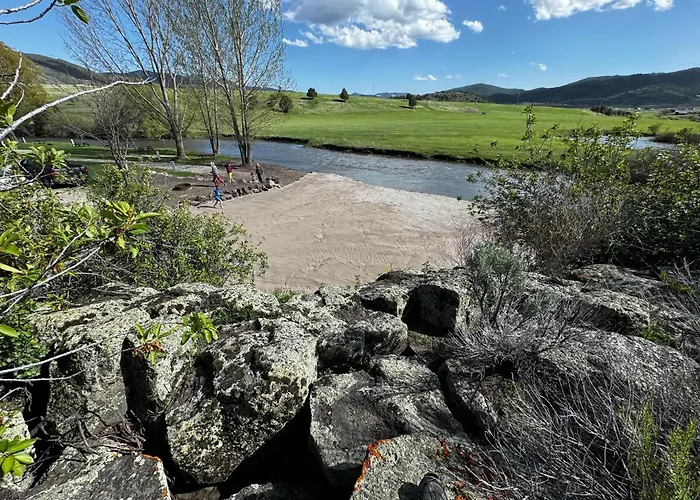 Lost Trail Resort - Riverside Rooms - Near Hot Pools
