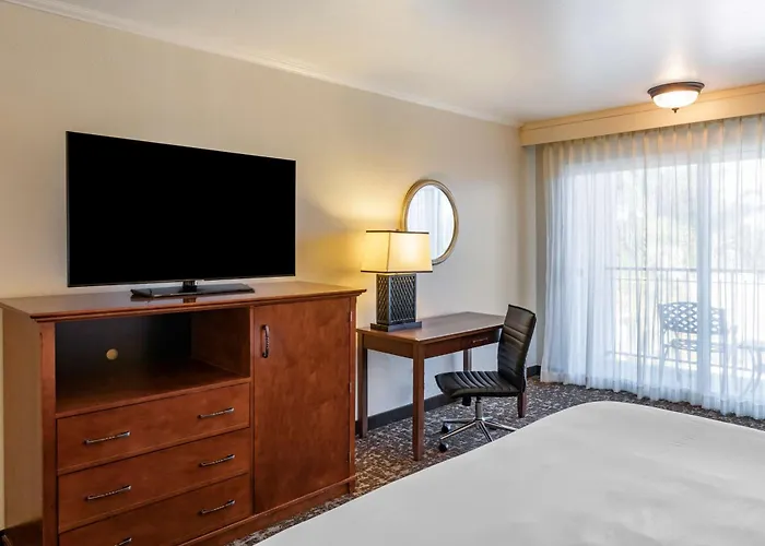 Best Western Plus Royal Oak Hotel