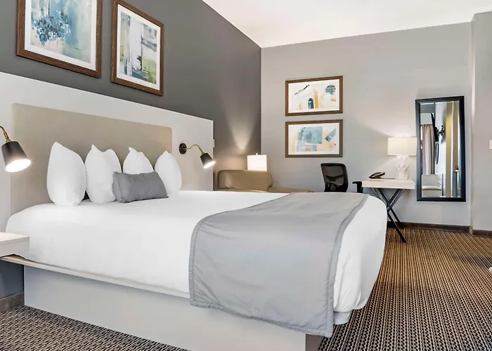 Best Western Plus Two Rivers Hotel & Suites