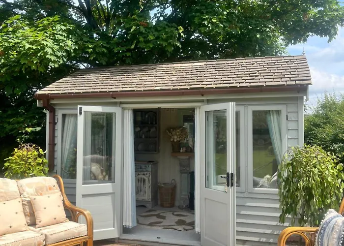 Birds And The Bees Summer House