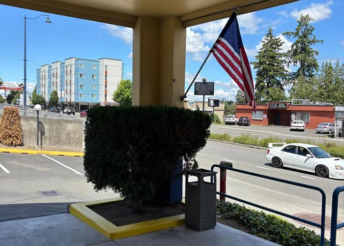 Days Inn By Wyndham Seattle Aurora