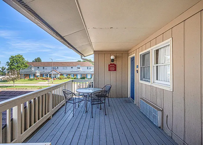 Ludington Pier House
