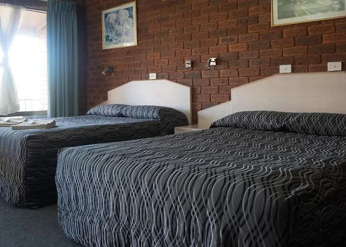 Yambil Inn