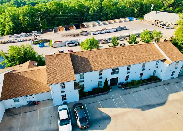 Ozark Inn And Suites