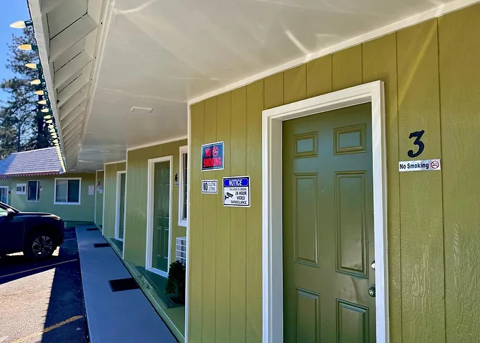 Chalet Motel - Your Cozy Basecamp For Bend Adventures