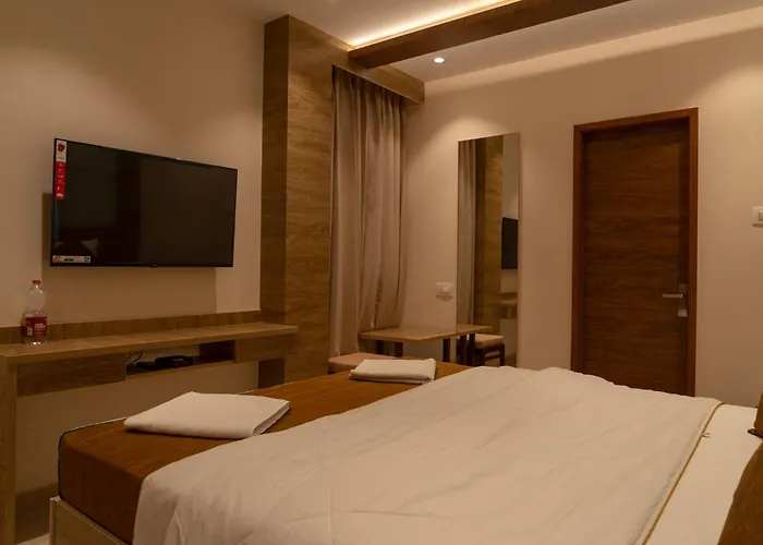 The Paradise Hotel - Luxury Stay