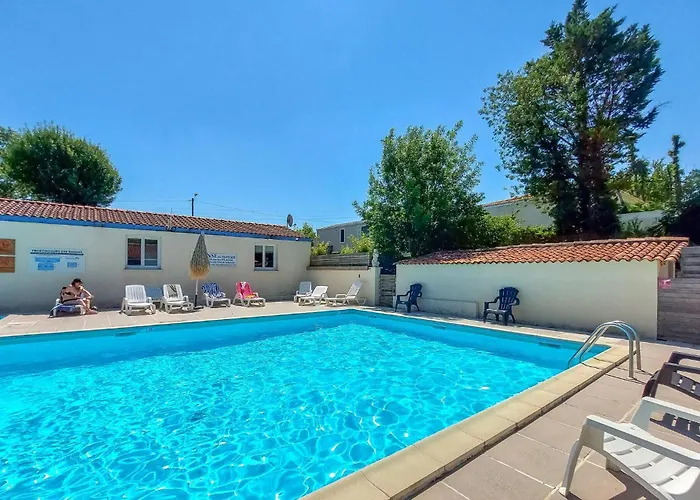 Cozy Stacaravan In Saint-Georges-De-Didon