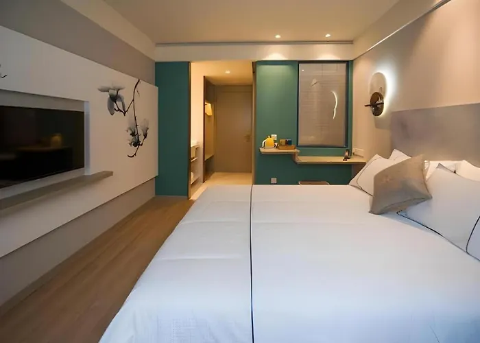 Magnotel Hotel Qionghai Wanquanhe Aihua Road