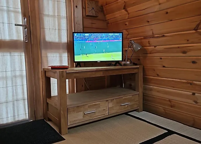 Holzhütte-Camping-Pod mit Sauna&Frühstück, Bad über Terasse erreichbar