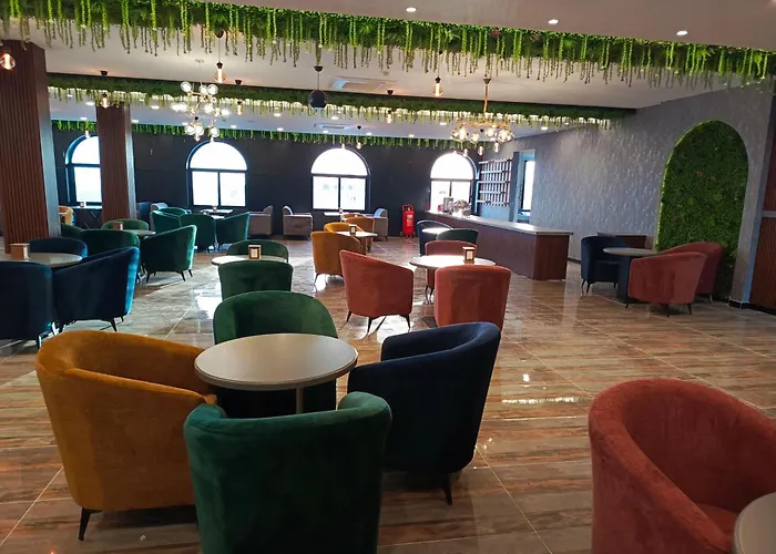 Sarok Hotel