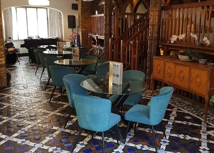Madonna Halley Hotel