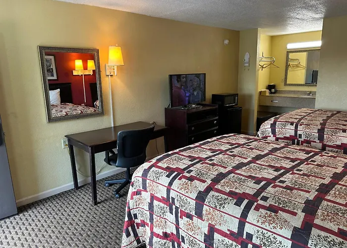 Royal Inn - Anniston
