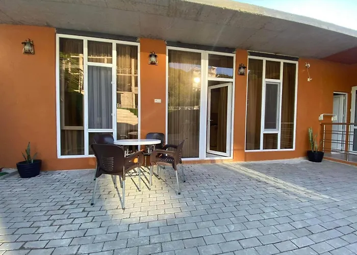 Nira Hotel