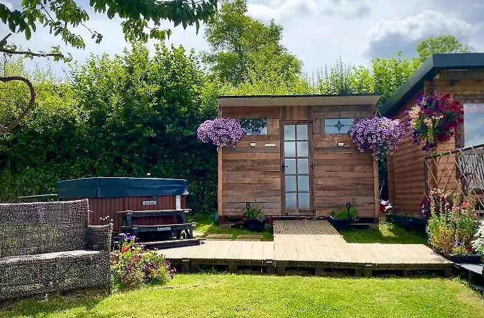 Cherry Tree Glamping Lodge
