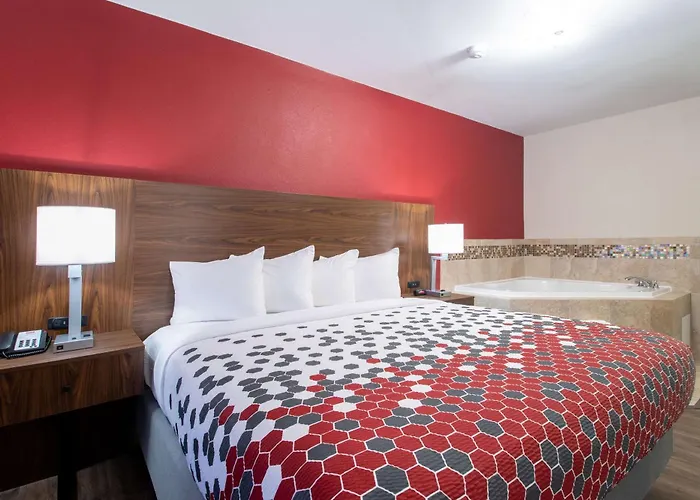 Econo Lodge Inn & Suites Foley-North Gulf Shores
