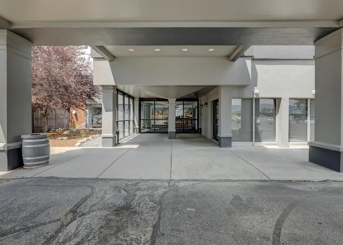 Riverside Hotel & Conference Center