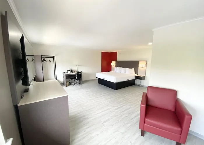Ramada By Wyndham Tuscaloosa