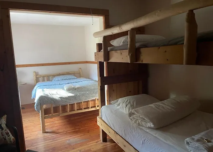 Rustic Beaverfoot Lodge Room N5