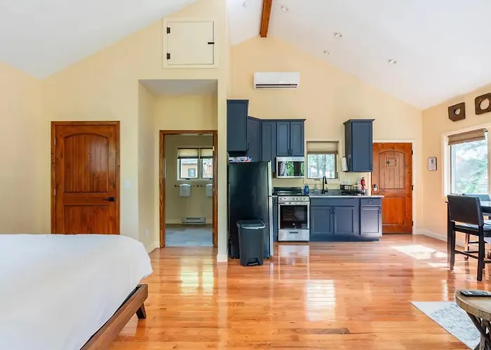 Oak Treehouse Cabin Rustic Luxury Near Asheville