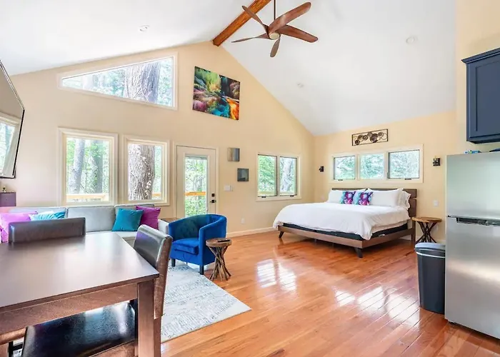 Oak Treehouse Cabin Rustic Luxury Near Asheville