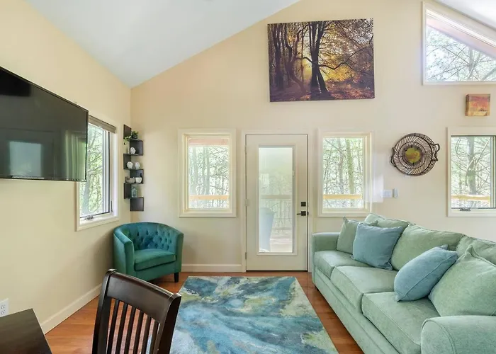 Maple Treehouse Cabin - Rustic Luxury Near Asheville