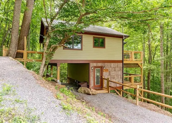 Crows Nest Luxury Near Asheville