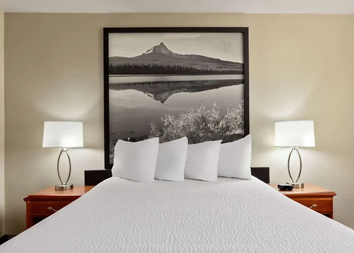 Super 8 By Wyndham Roseburg