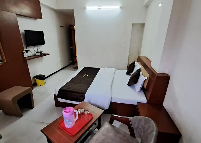 Hotel Dhruv Palace