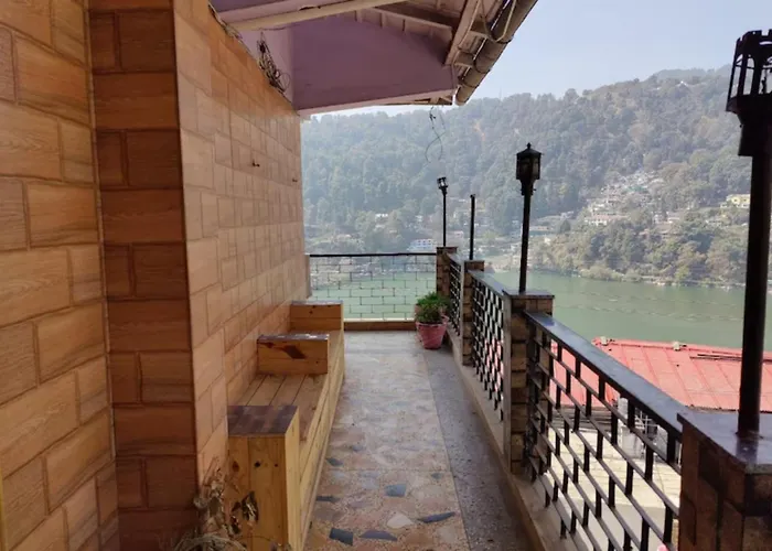 Goroomgo Vinayak Mall Road Lake View Nainital - Luxury Room - Best Hotel In Nainital