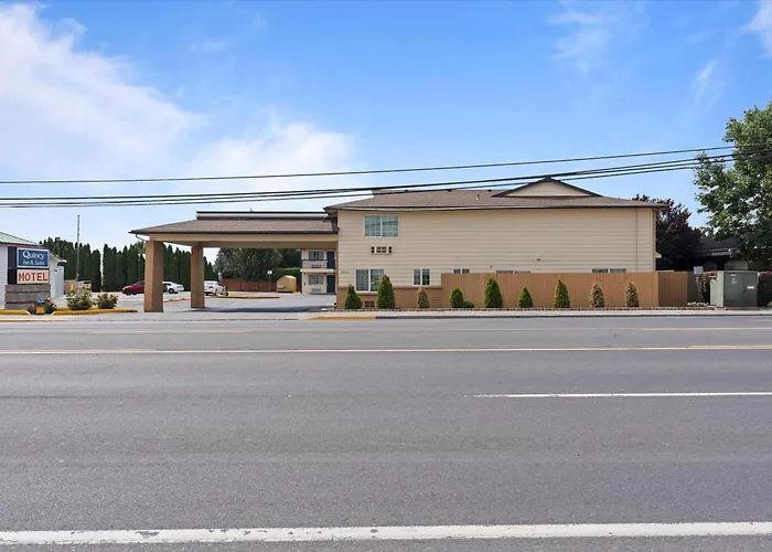 Quincy Inn And Suites