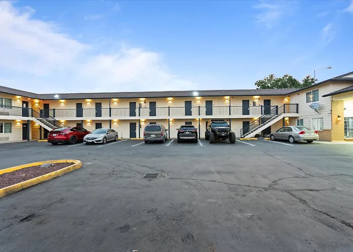 Quincy Inn And Suites
