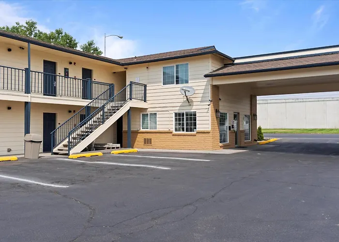 Quincy Inn And Suites