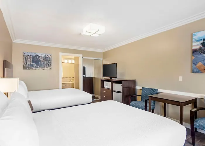 Best Western China Lake Inn