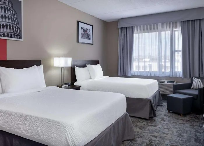 Ramada By Wyndham Thunder Bay Airlane Hotel