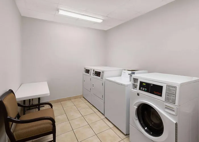 La Quinta By Wyndham Deer Park