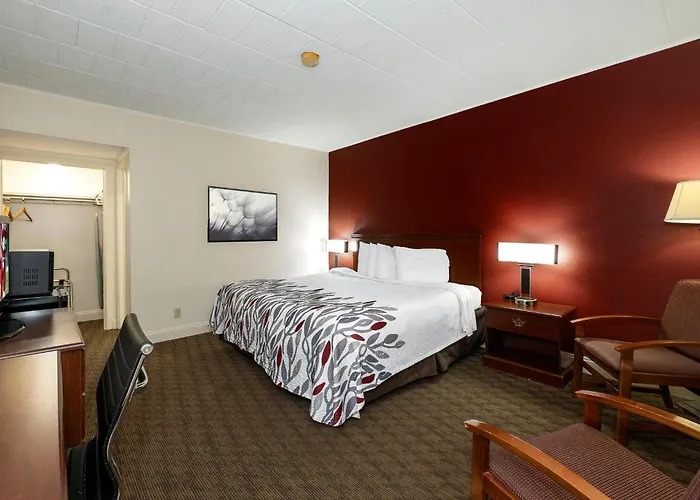 Red Roof Inn & Suites Hazleton